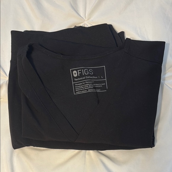 FIGS Black Scrub Set - Picture 2 of 2